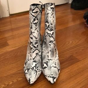Snake calf boots size 39- brand new!